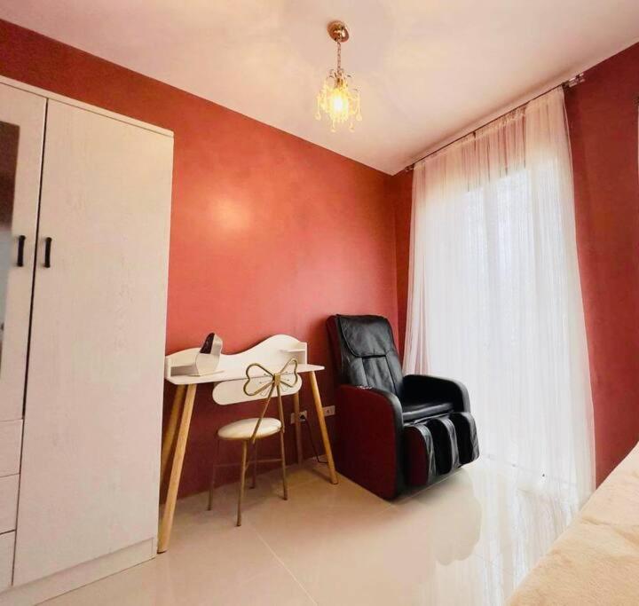 Townhouse with game area and access to swimming pool