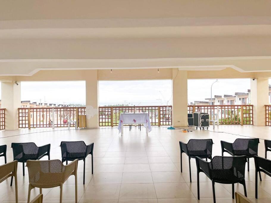 Townhouse with game area and access to swimming pool