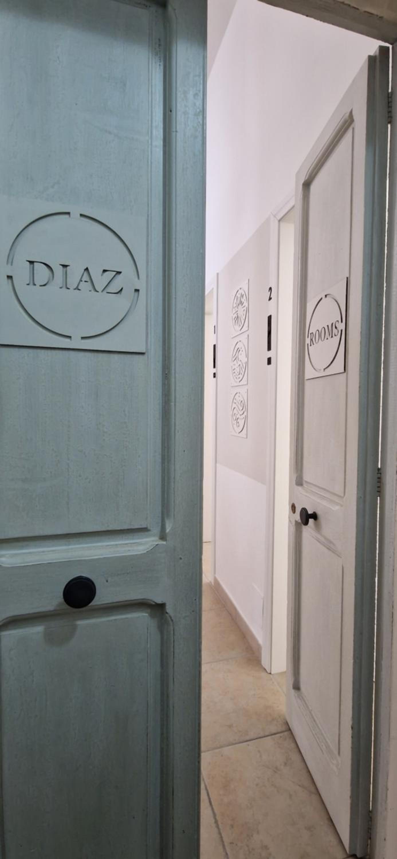 DIAZ Rooms Station