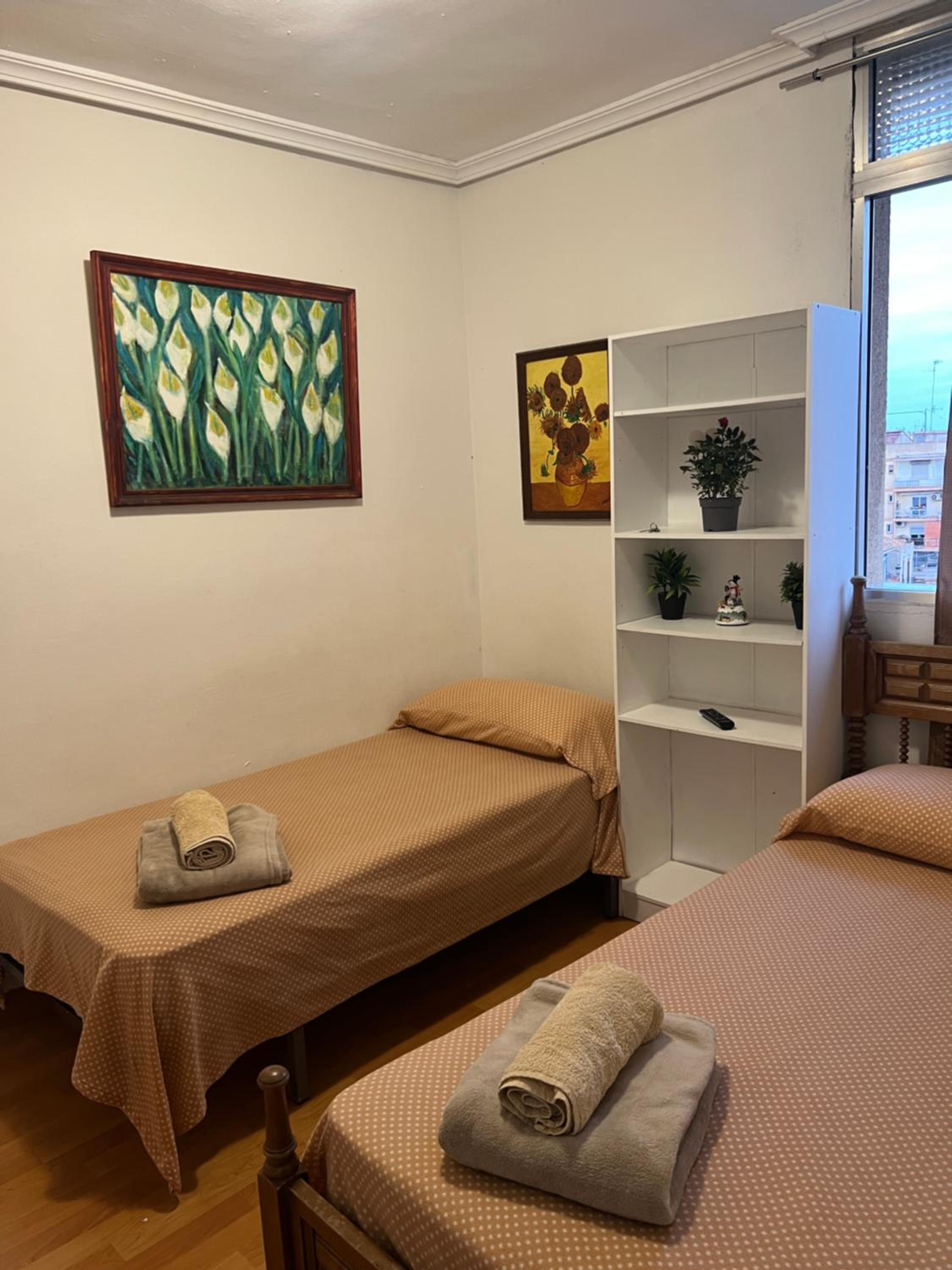 Malvarrosa habitación cómoda y sencilla cerca de la playa