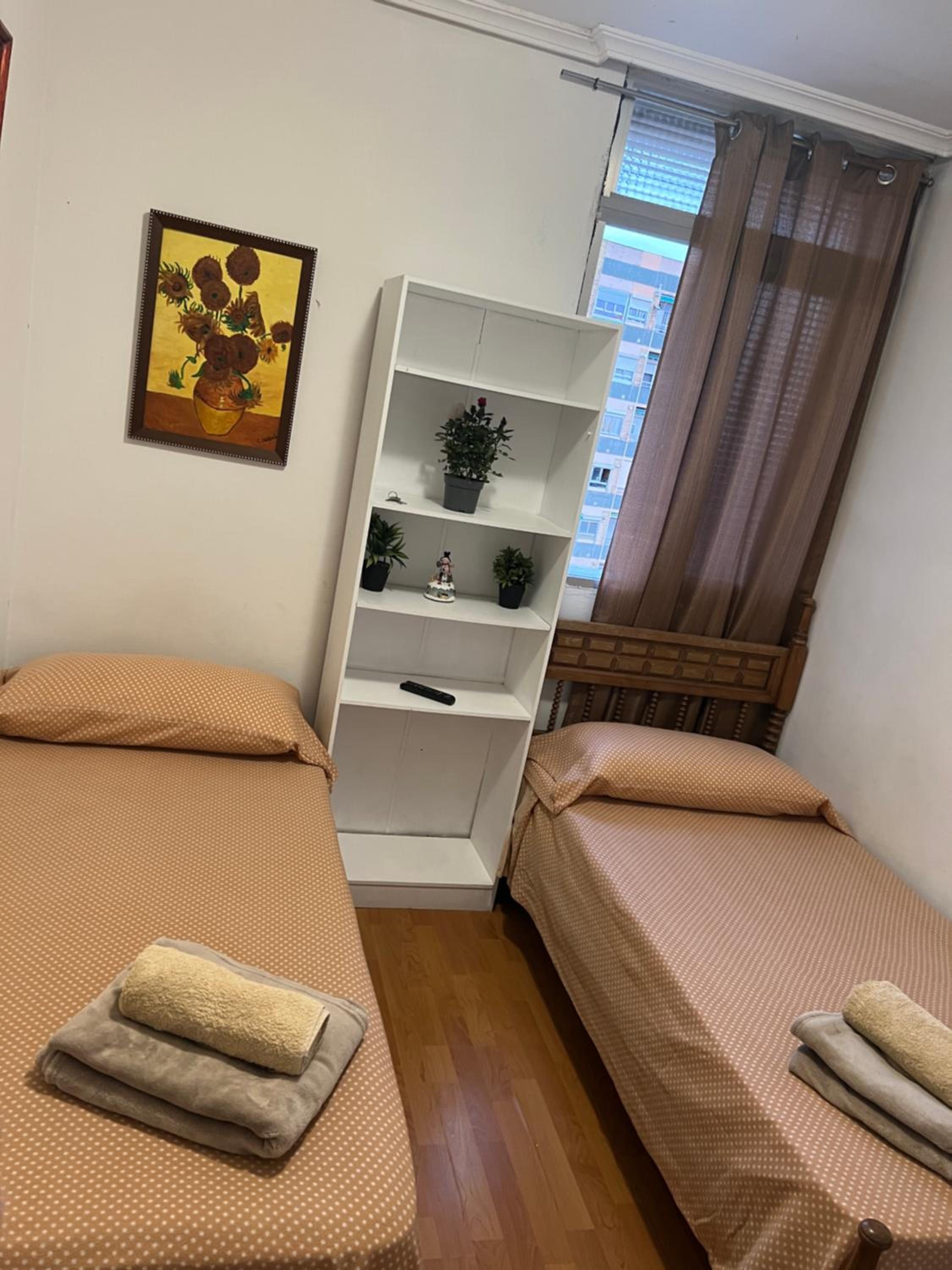 Malvarrosa habitación cómoda y sencilla cerca de la playa