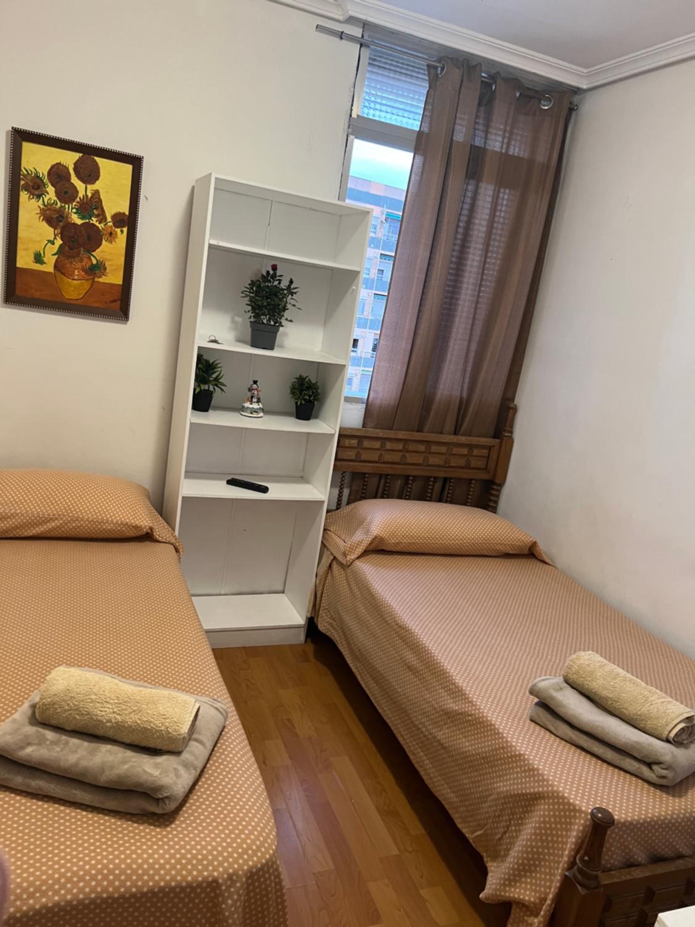 Malvarrosa habitación cómoda y sencilla cerca de la playa