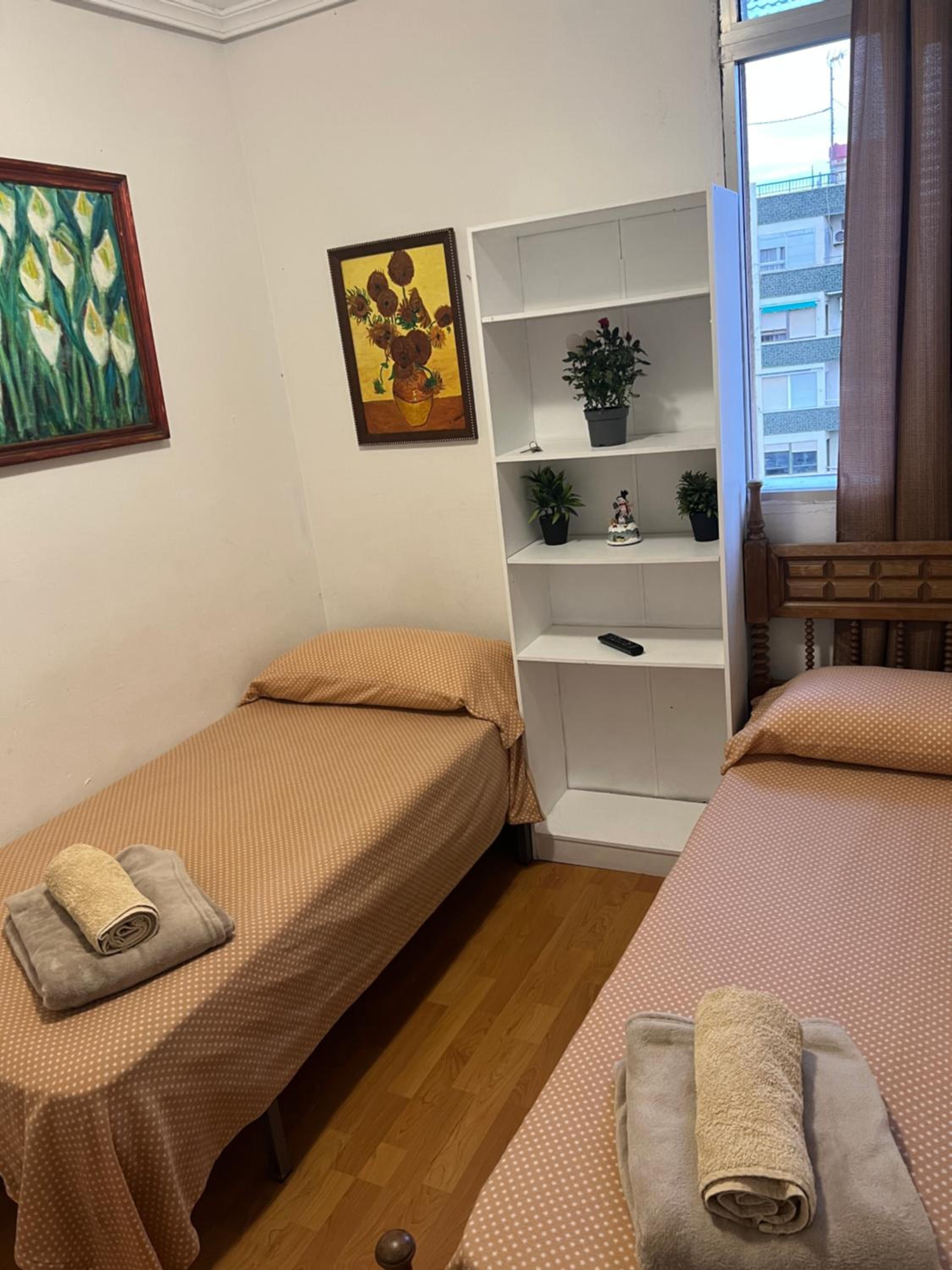 Malvarrosa habitación cómoda y sencilla cerca de la playa