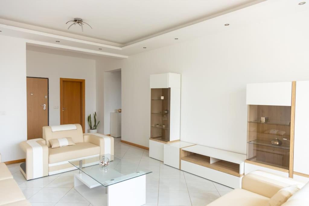 3 bedroom apt, Exterior POOL , Cidadela - LCGR