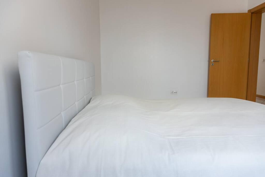 3 bedroom apt, Exterior POOL , Cidadela - LCGR