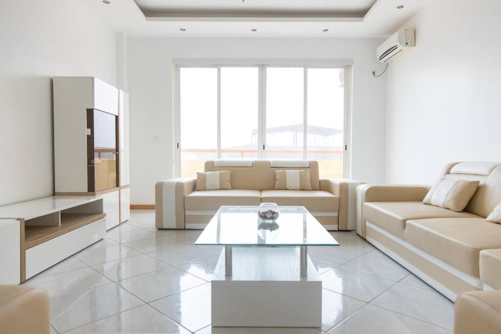 3 bedroom apt, Exterior POOL , Cidadela - LCGR