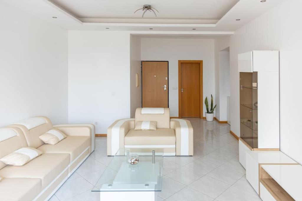 3 bedroom apt, Exterior POOL , Cidadela - LCGR