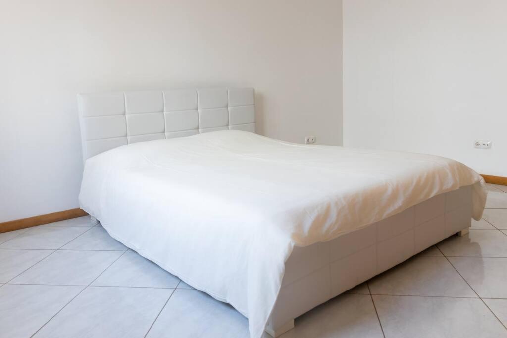 3 bedroom apt, Exterior POOL , Cidadela - LCGR