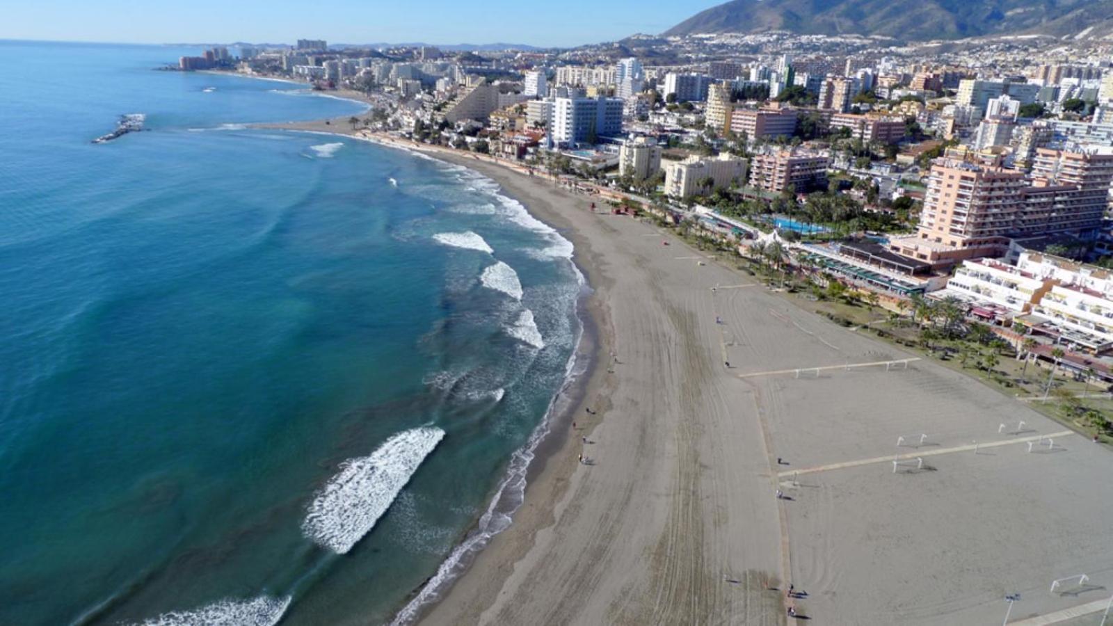 PRECIOSO ESTUDIO FRENTE AL MAR CON PISCINA