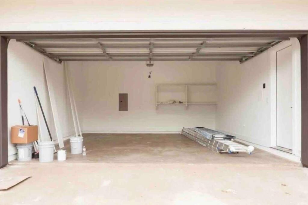 Glamorous Perfectly Located Luxury 2 Bed Townhome