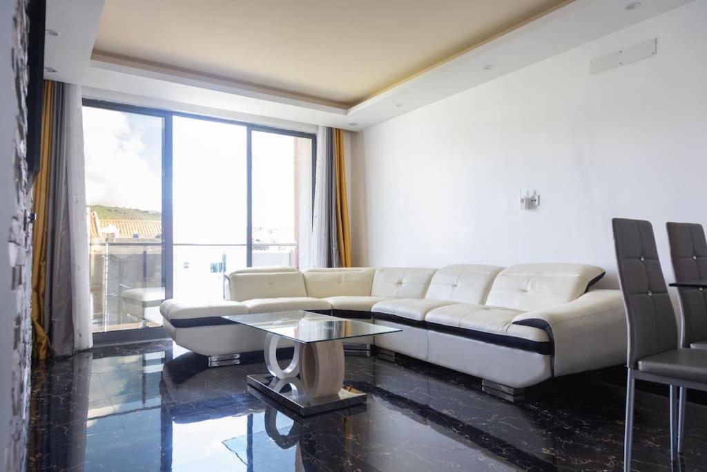 3 bdr apt, Palmarejo - LCGR