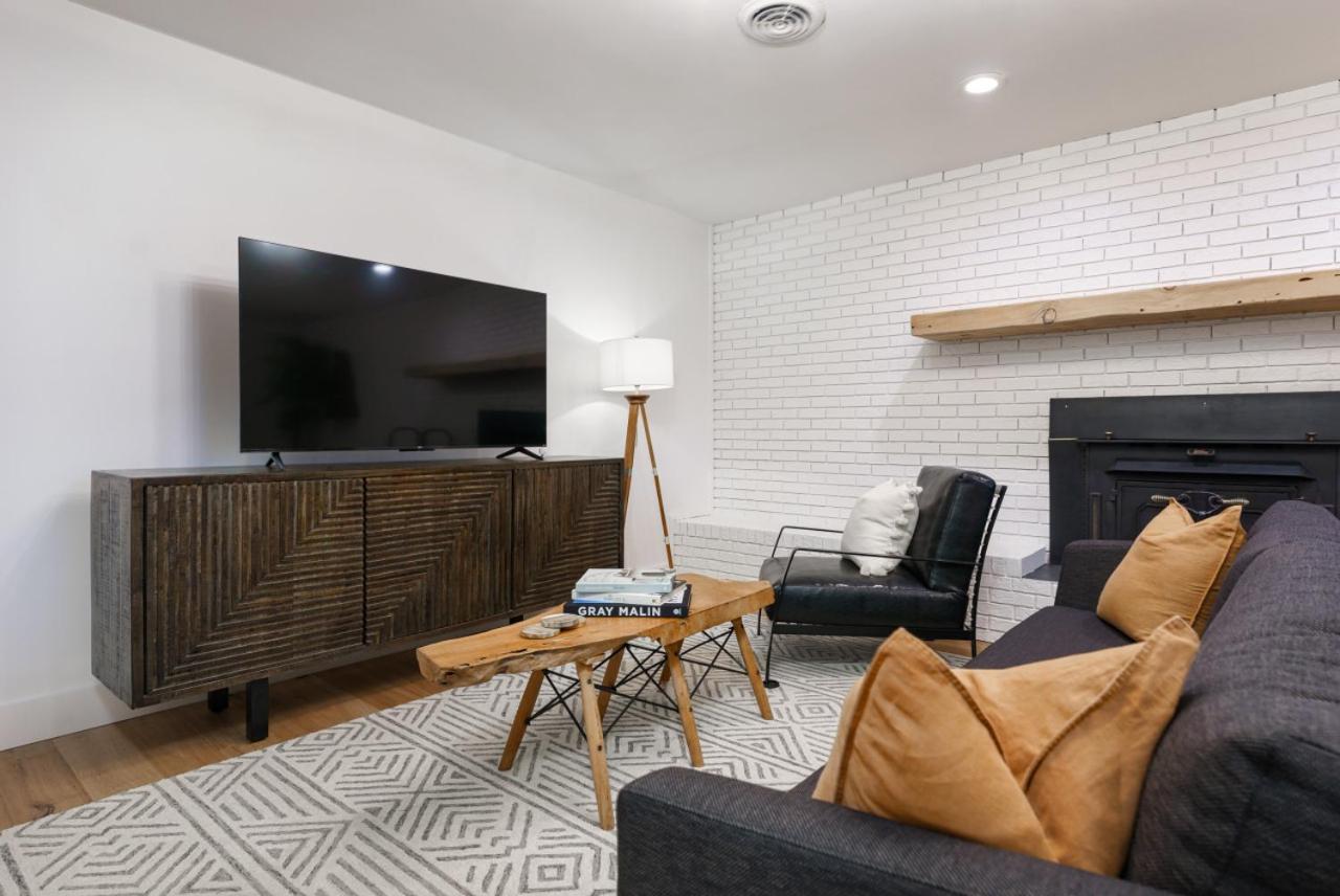Smokys Landing Disc Golf Game Room Hot Tub
