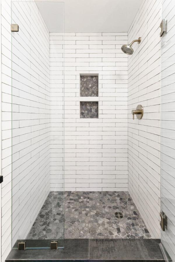 Smokys Landing Disc Golf Game Room Hot Tub