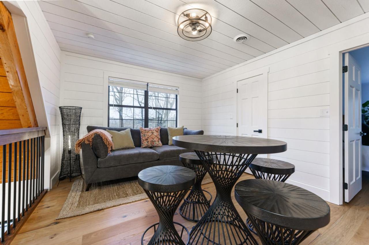 Smokys Landing Disc Golf Game Room Hot Tub