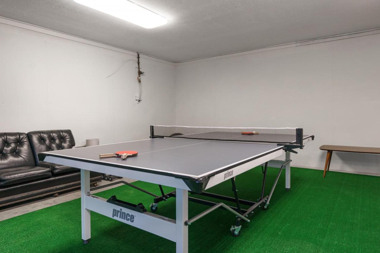 Smokys Landing Disc Golf Game Room Hot Tub