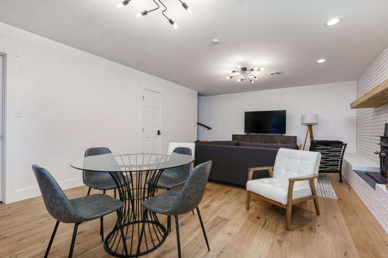 Smokys Landing Disc Golf Game Room Hot Tub