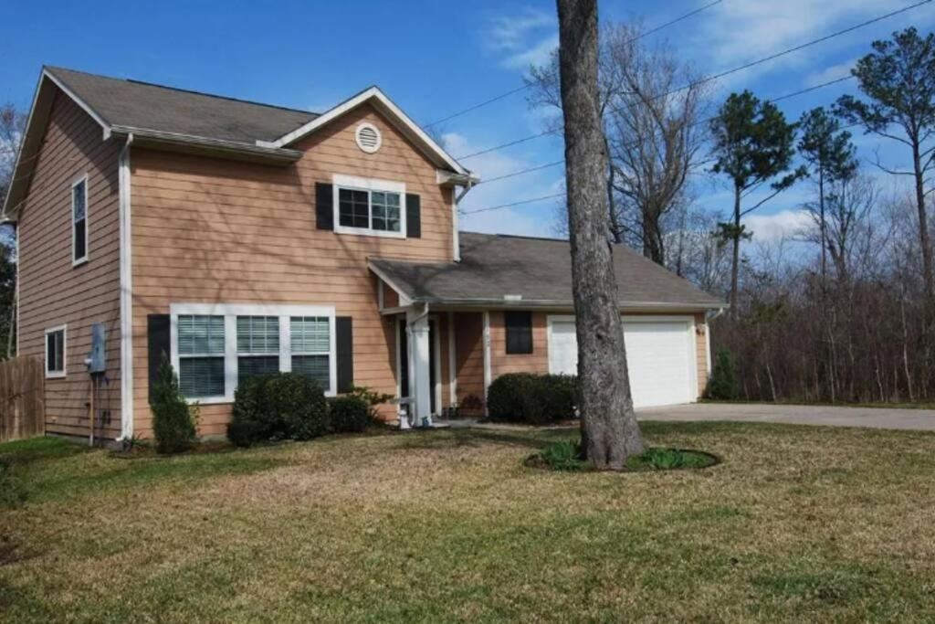 Enjoy Vacation in a Quiet Area with Huge Backyard - Property Image 4
