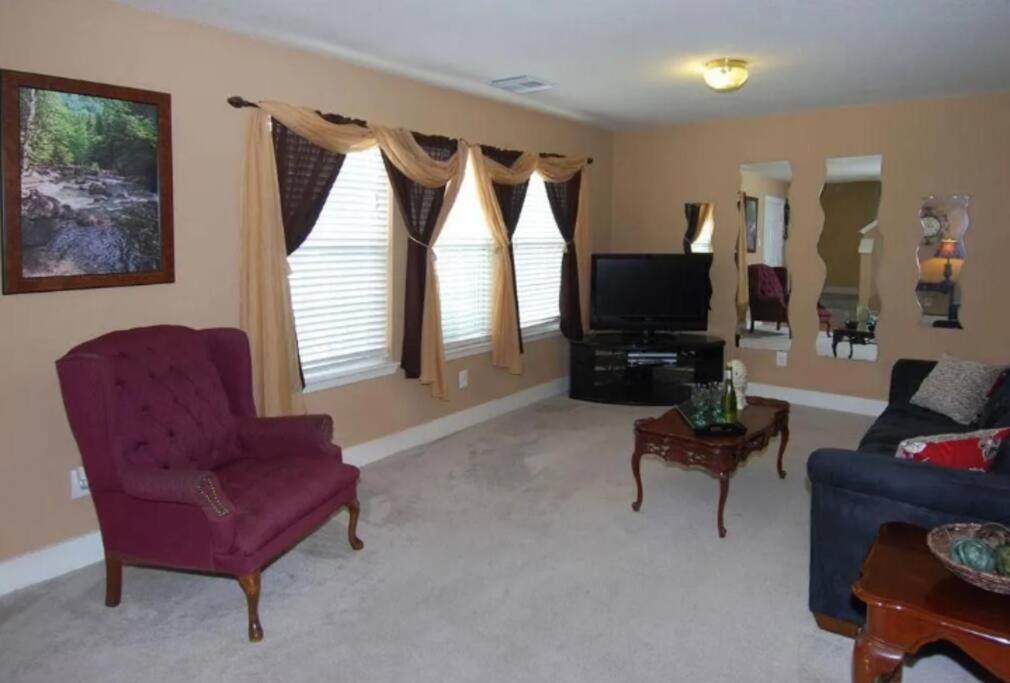 Enjoy Vacation in a Quiet Area with Huge Backyard - Property Image 8