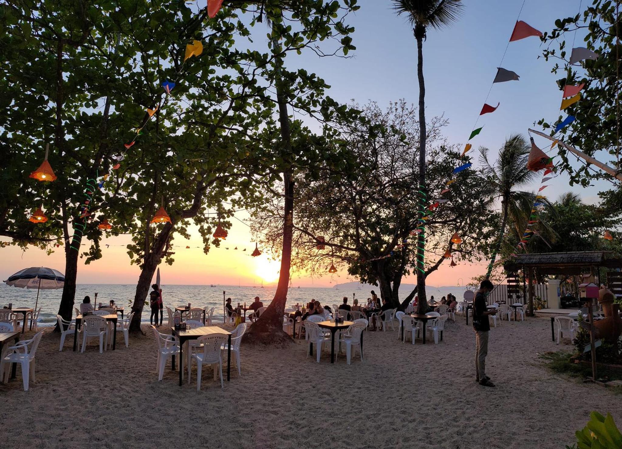 Baan Santhiya Private Pool Villas - Hotel style service with Free Tuk Tuk