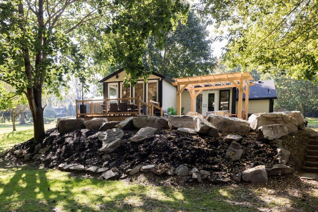 Disconnect From Reality/ River House/Hot Tub/Pet Friendly