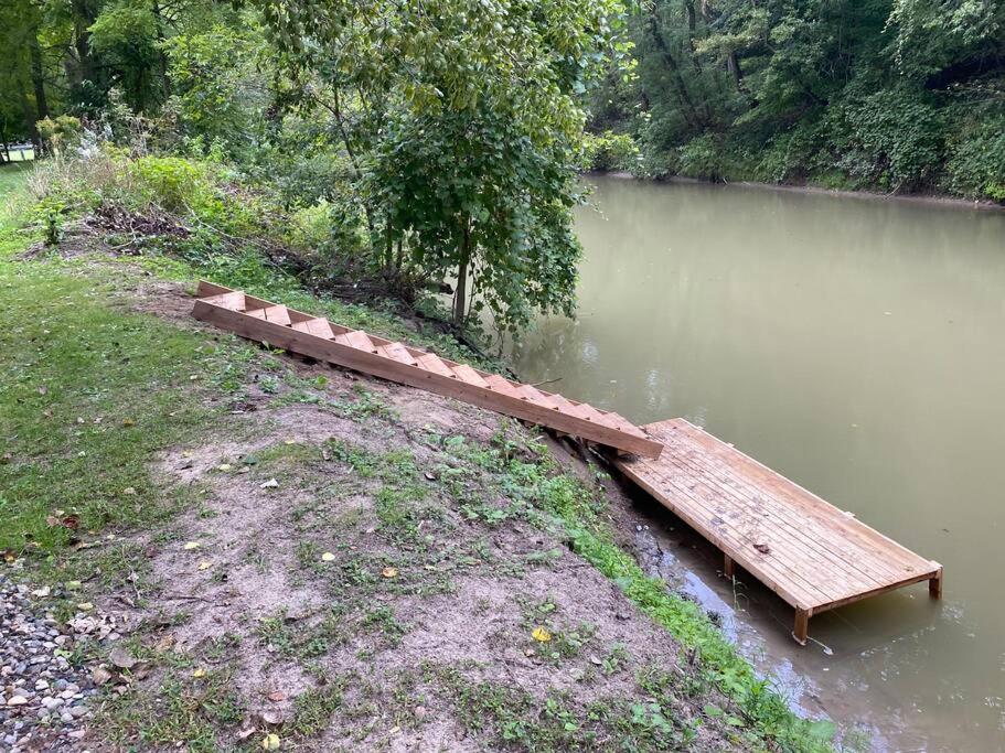 Disconnect From Reality/ River House/Hot Tub/Pet Friendly