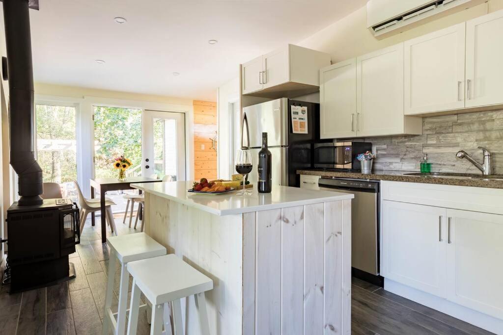 Disconnect From Reality/ River House/Hot Tub/Pet Friendly