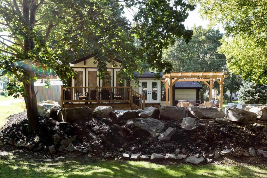 Disconnect From Reality/ River House/Hot Tub/Pet Friendly