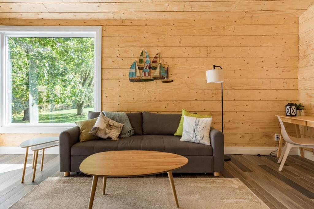 Disconnect From Reality/ River House/Hot Tub/Pet Friendly