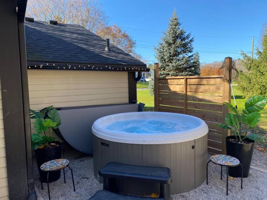 Disconnect From Reality/ River House/Hot Tub/Pet Friendly