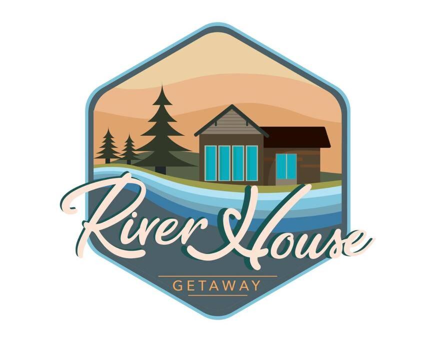 Disconnect From Reality/ River House/Hot Tub/Pet Friendly
