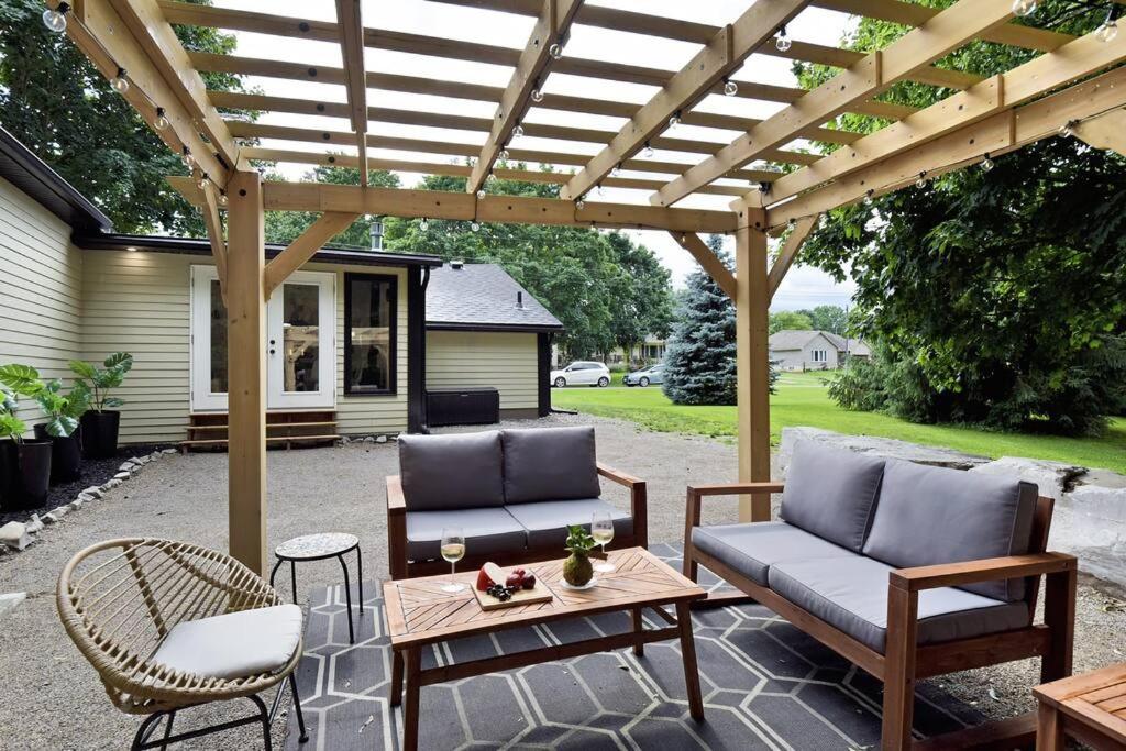 Disconnect From Reality/ River House/Hot Tub/Pet Friendly