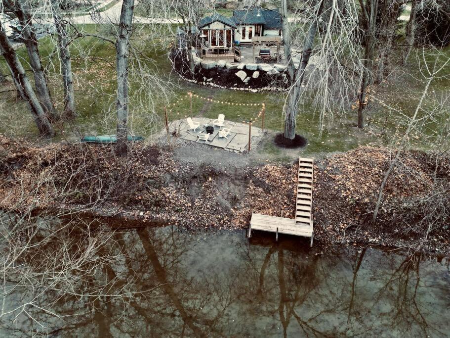 Disconnect From Reality/ River House/Hot Tub/Pet Friendly