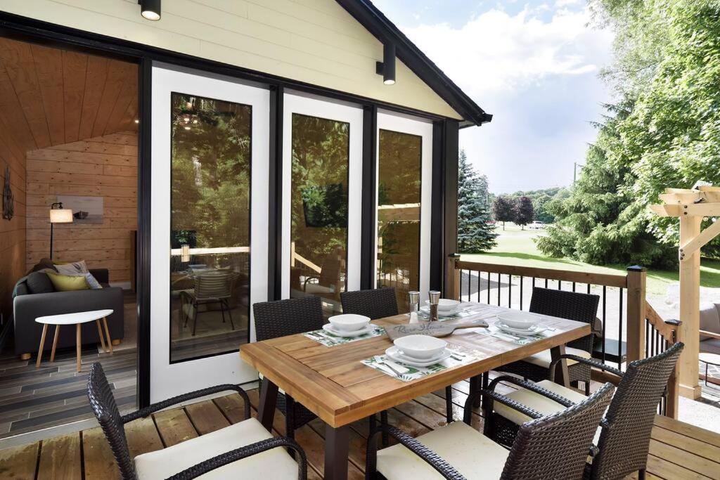 Disconnect From Reality/ River House/Hot Tub/Pet Friendly