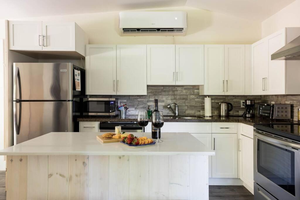 Disconnect From Reality/ River House/Hot Tub/Pet Friendly