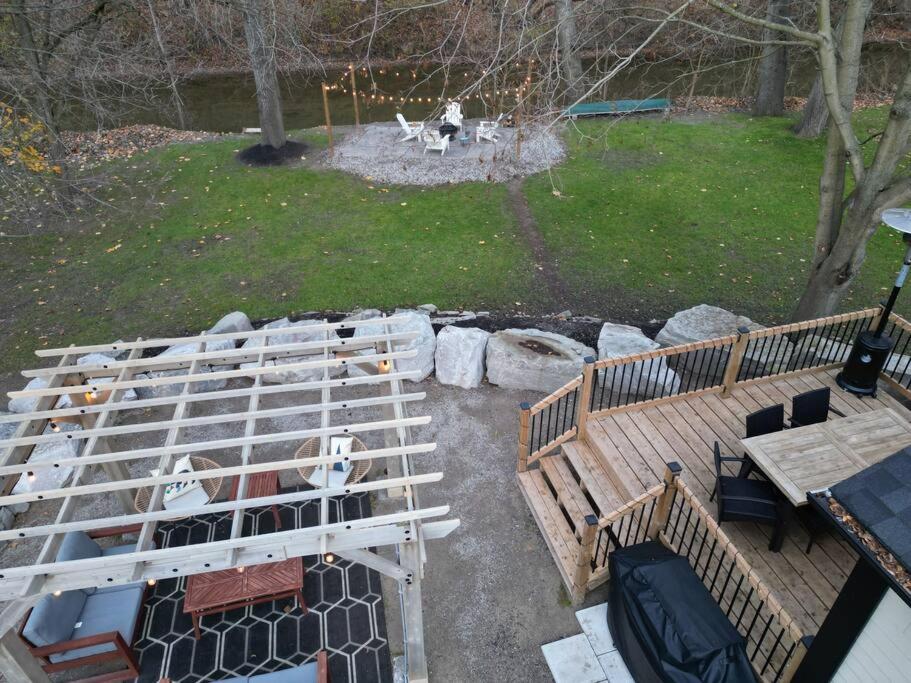 Disconnect From Reality/ River House/Hot Tub/Pet Friendly