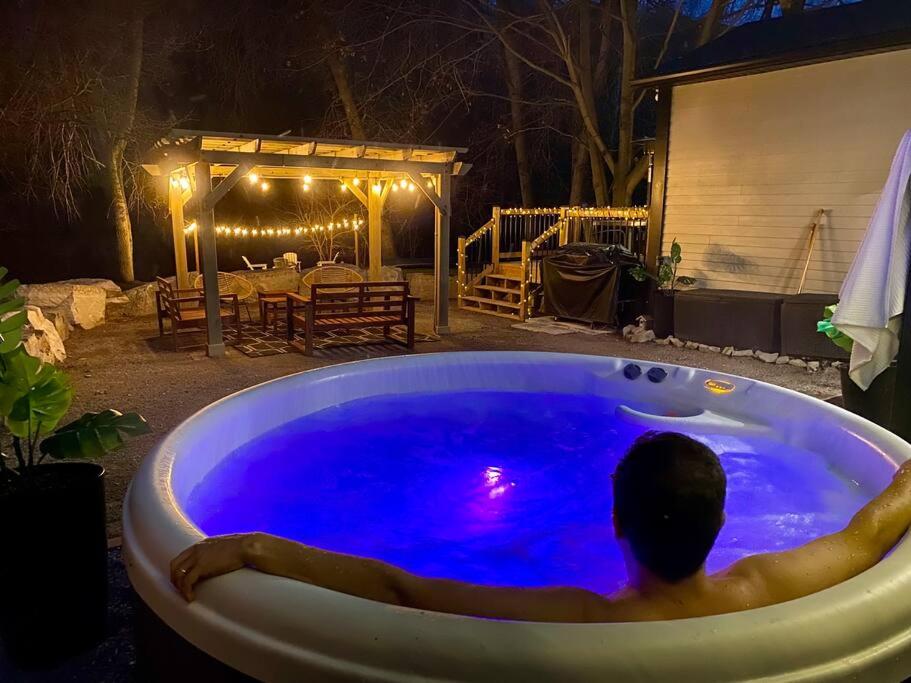 Disconnect From Reality/ River House/Hot Tub/Pet Friendly
