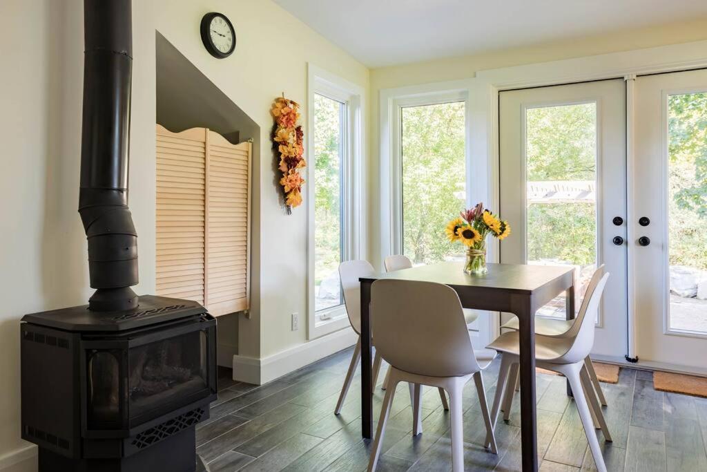 Disconnect From Reality/ River House/Hot Tub/Pet Friendly