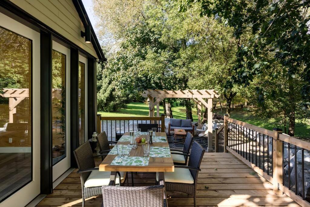 Disconnect From Reality/ River House/Hot Tub/Pet Friendly