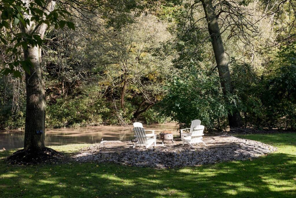 Disconnect From Reality/ River House/Hot Tub/Pet Friendly