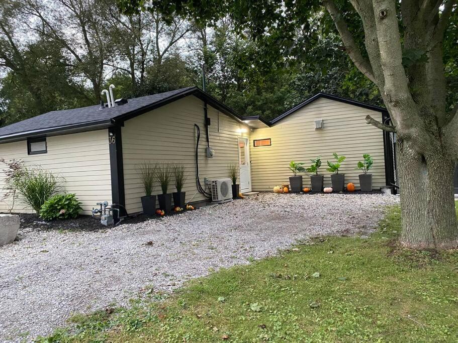 Disconnect From Reality/ River House/Hot Tub/Pet Friendly