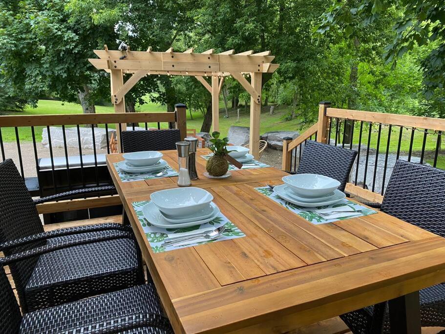 Disconnect From Reality/ River House/Hot Tub/Pet Friendly