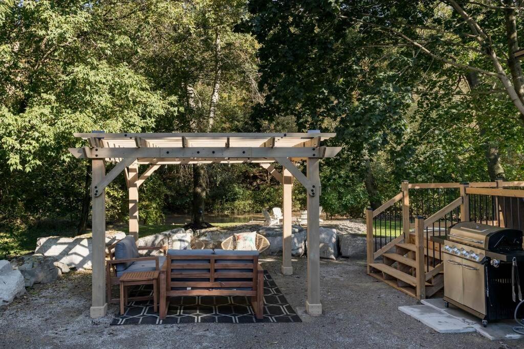 Disconnect From Reality/ River House/Hot Tub/Pet Friendly