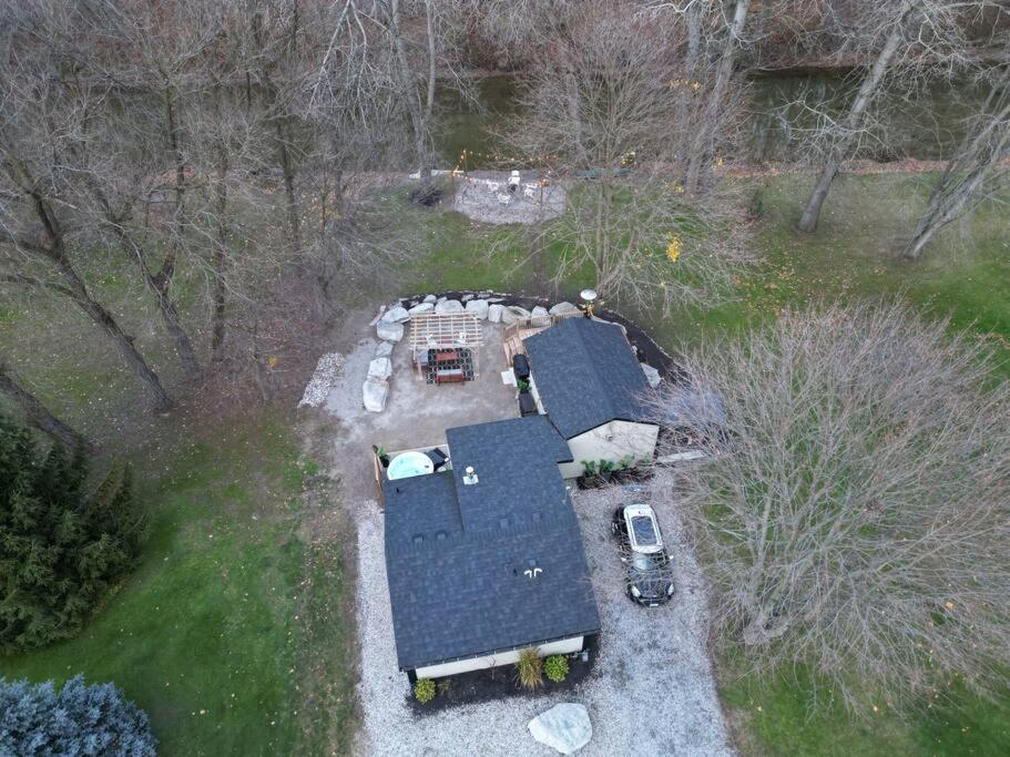 Disconnect From Reality/ River House/Hot Tub/Pet Friendly