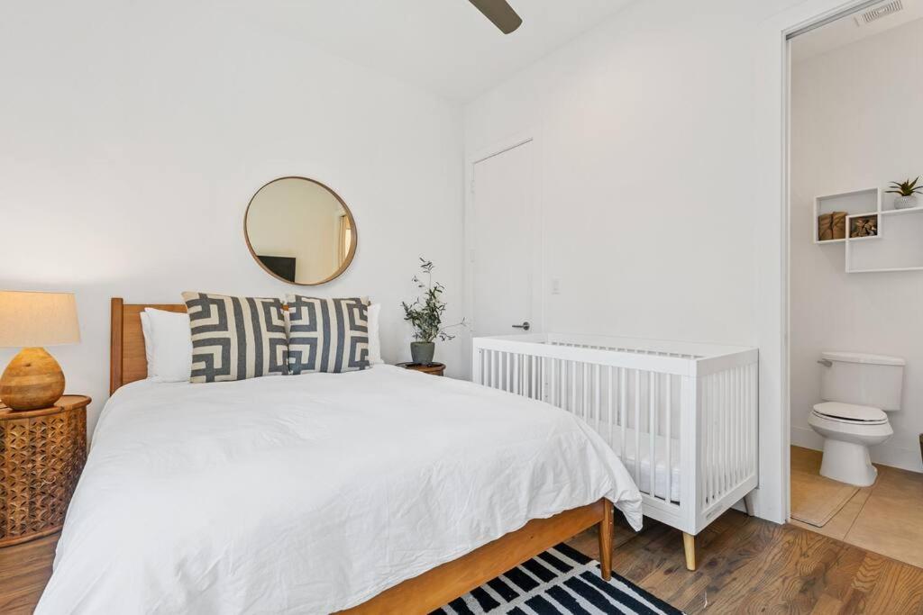 Beautiful Perfectly Located Luxury 2 Bed Townhome view 5