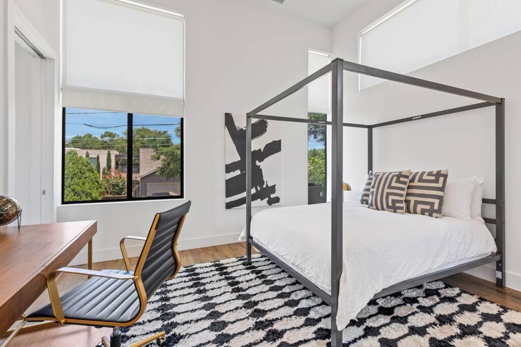 Beautiful Perfectly Located Luxury 2 Bed Townhome view 2