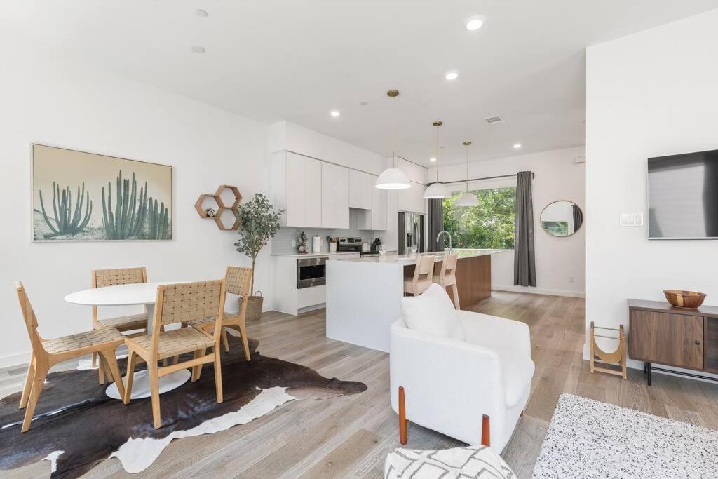 Deluxe 2-Bed Townhome close to everything! view 4