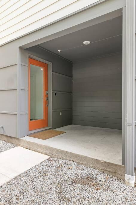 Deluxe 2-Bed Townhome close to everything! view 5