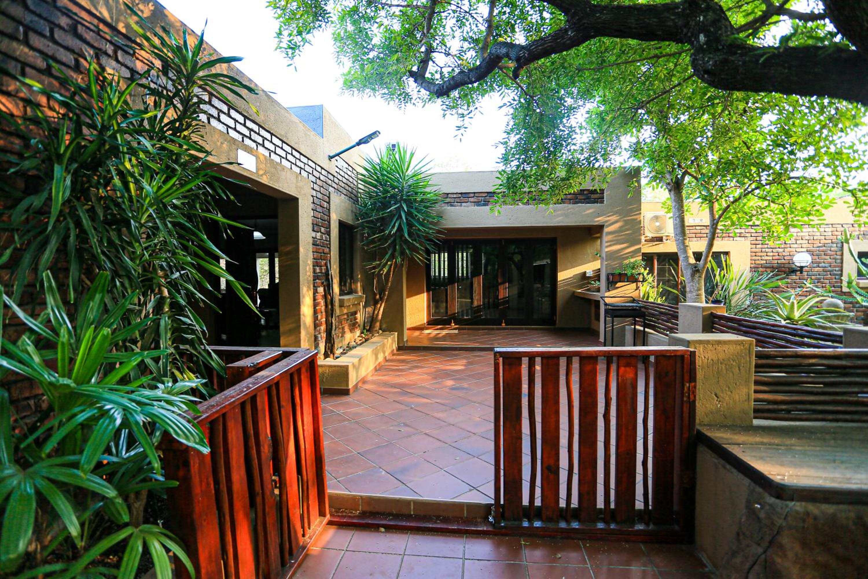 Sparrow 615 - Luxury in the midst of the Bushveld! view 3