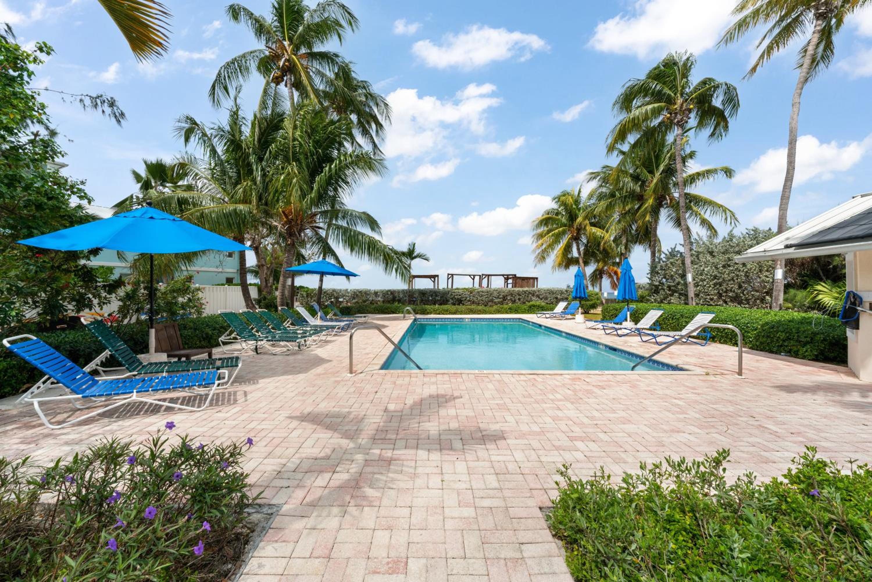 Perfectly Located in the Heart of Seven Mile Beach apts view 3