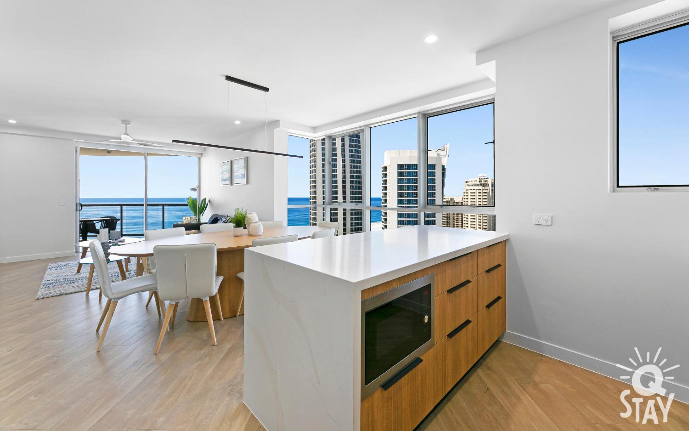 Chevron Renaissance - 3 Bedroom Apartments - Q Stay